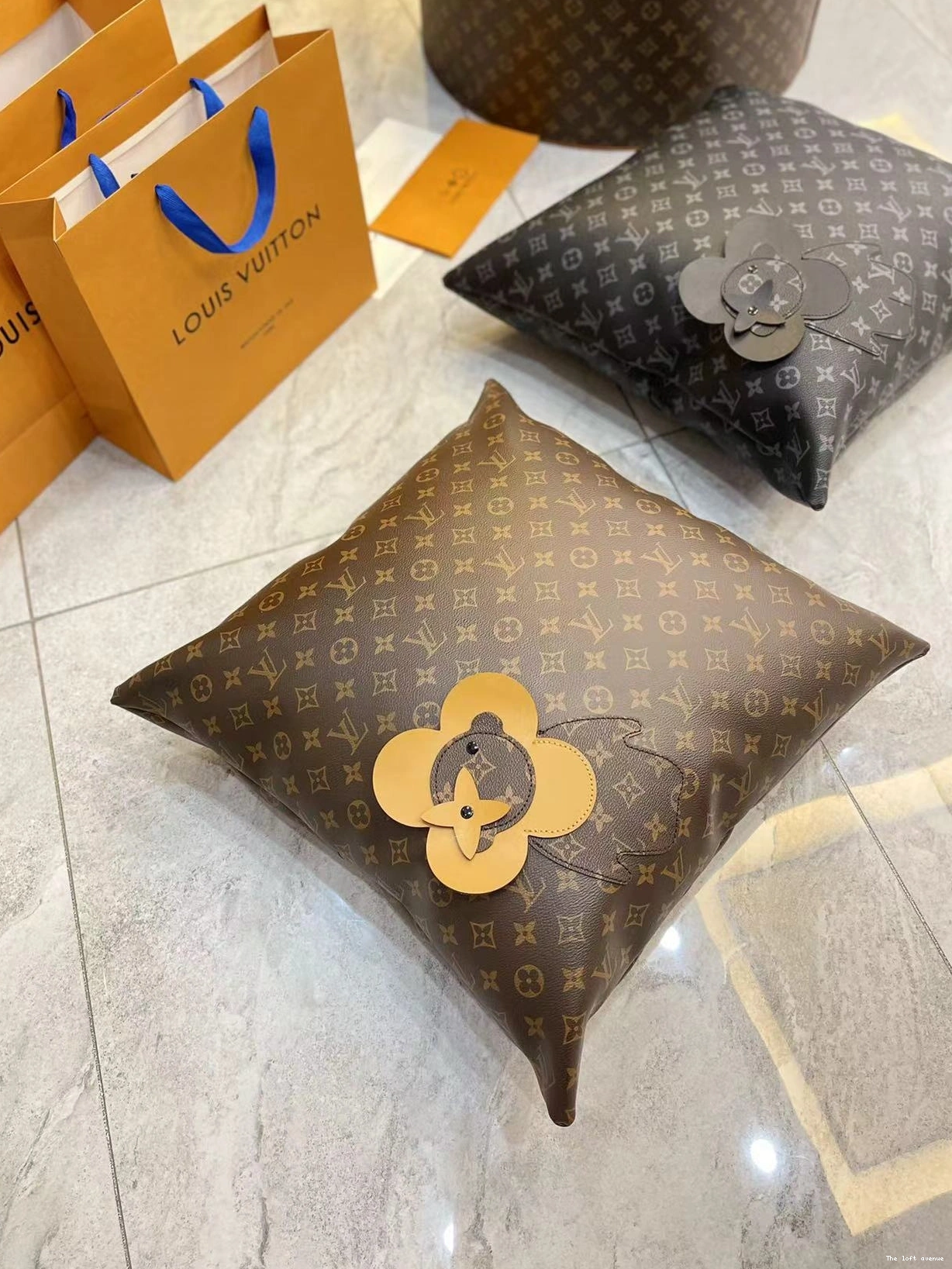 PILLOW LV VIVIENNE CUSTOM 0817